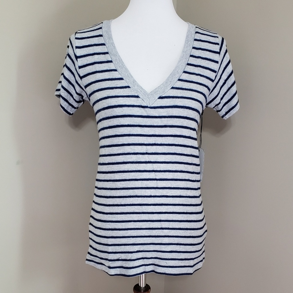 Striped v-neck tee